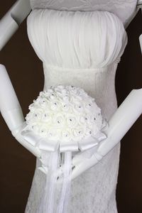 2018 Bridal Wedding букет с жемчугом из бисера романтический букет невесты пенами Ramo de Boda цветы невеста белый атлас