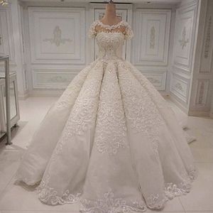 Vintage elegante vestidos de noiva longos lace apliques de cristal miçangas mangas curtas vestido de casamento lindo Dubai Arábia Arábia Vestido de noiva