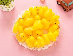 1000-Piece Set of Mini Yellow Rubber Ducks - Squeaky Swimming Bath Toys for Babies and Infants