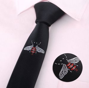 2023 Мод Мужские Классические мультипликационные пчелиные пчелиные пчелиные бабочка Беслома скинни полиэстерные галстуки вышивка черная повседневная галстук216o