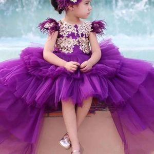 Yüksek Düşük Mor Çiçek Kız Elbise Prenses Giyim Cap Kollu Tüy Boncuk Aplikler Pageant Törenlerinde Doğum Günü Düğün Elbise Için