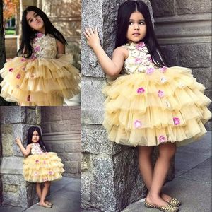 Moda İleri Çiçek Kız Elbise Jewel Boyun Sequins Petal Dantel Aplike Doğum Günü Elbise Güzel Katmanlı Diz Boyu Tül Kız Pageant Elbise