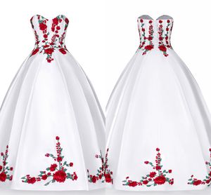 Beyaz kırmızı yeşil Nakış Quinceanera elbiseler Boncuklu Straplez Dantel-up Saten balo elbise mezuniyet Abiye Giyim uzun örgün tatlı 16 elbise