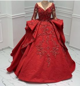 Mütevazı Dubai Arapça Koyu Kırmızı Uzun Kollu Quinceanera Elbiseler 3D Aplikler Dantel Balo Elbise Tatlı 16 Resmi Akşam Elbise Vestodps De 15 Anos