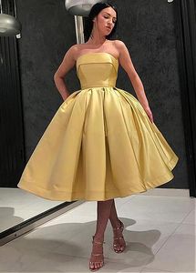 Altın Kısa Balo Elbiseleri Straplez Çay Uzunluğu Basit Resmi Parti Bir Çizgi Kabarık Satin Artı Boy Boyu Kadınlar İçin Arapça Akşam Elbisesi