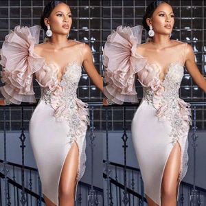 2023 Sexy Short Cocktail Dresses Blush Pink Lace Appliques Beaded Flowers Side Split Satin Knee Length Party Gowns Homecoming Prom Dress