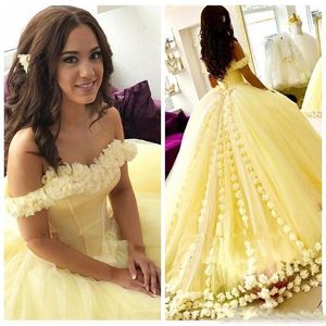 Новые дешевые желтые платья с мячом quinceanera с плечами с 3D -цветами сладкие 16 Принцесса сексуальные корсет обратно вечеринка вечеринка вечерние платья
