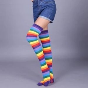 Avrupa ve Amerikan Eğilim Gökkuşağı Çizgili uzun Paragraf büyük Boy uzun Tüp Diz Bacakları bayanlar Çorap Üzerinde Ince Oldu