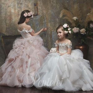 Chic Boncuklu Çiçek Kız Elbise Düğün İçin Sheer Jewel Boyun 3D Aplike Toddler Pageant Törenlerinde Kısa Kollu Katmanlı Çocuklar Balo Elbise