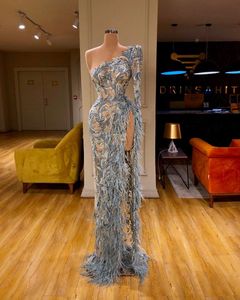 2020 Side Split Mermaid Prom Dresses One Shoulder Long Sleeve Appliques Beads Feather Tulle Party Gowns Sweep Train Prom Gowns