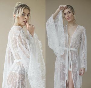 Günstige weiße Brautjungfern-Roben, sexy lange Ärmel, durchsichtiges Tüll-Spitzen-Nachtkleid für Frauen, Sweep-Zug, Hochzeits-Bademantel, maßgeschneiderte Hauskleidung