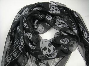 Шарфы Летний пляжный квадратный шаль Женский дизайнерский шифоновый шарф с принтом черепа Мусульманский хиджаб для женщин Роскошные шарфы со скелетом