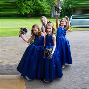 Kraliyet Mavi Tank Çiçek Kız Elbise Ucuz El Yapımı Çiçek Sevimli Tafta Küçük Kızlar Pageant Elbise Düğün için Parti