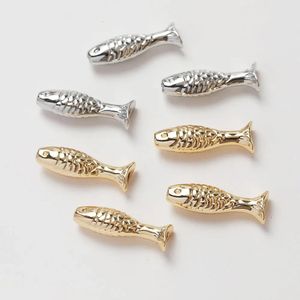4pcs Perle d'espaceur en laiton en forme de poisson pour les bijoux Bracelet Collier bricolage fait à la main 14k accessoires plaqués à l'or 7 * 24 mm 240429