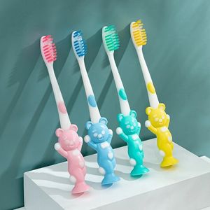 4pcs / Set Baby Brosse à dents Brosse de dents de dessin animé pour enfants Bamboo Charbon à bois court brosse à dents des enfants