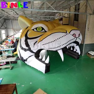 4x4.3x3.6mH (13.2x14.1x11.8ft) vente en gros tunnel de football de tigre gonflable de tête d'animal d'Oxford pour la décoration d'événement sportif porte d'entrée de mascotte