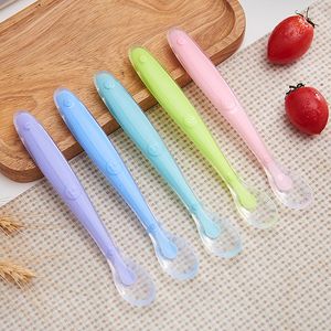 5 Colors Baby Silicone Spoon Training Baby Feeding Spoon Food-grade Silicone Soft Spoon Candy Color M3181