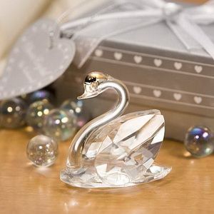 Lot de 50 cadeaux de fête de douche nuptiale au choix Ornement de cygne en cristal dans une boîte cadeau argentée Faveurs de mariage Mini décorations de cygnes en cristal Souvenirs d'anniversaire pour enfants