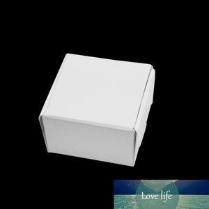 50 pcs/lot 4*4*2.5 cm petit papier Kraft blanc boîte d'emballage de cadeau de noël pour bijoux bricolage savon cuisson boulangerie stockage boîte d'emballage