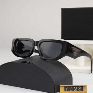 56% de réduction en gros des lunettes de soleil Pujia Nouvelles lunettes de soleil unisexes de mode haute définition Small Frame 8297