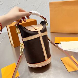 5a bolso de diseñador para mujer Bolso pequeño unisex Teléfono móvil Lápiz labial Almacenamiento de monedas Totes Famoso Cubo Bolsas de papas fritas diseñador