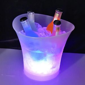 Seau à glace 5L avec 6 couleurs Light Imperproof LED Ice Beaut Barret Nightblub Light Up Champagne Whisky Bars Barres Barres Party Decor 240407