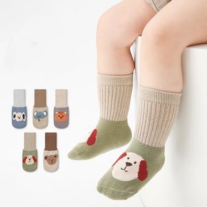 5 paies en bas âge pour bébés nés chaussettes coton printemps doux stretch girl automne infant boy kids sock carton 0-5t 240409