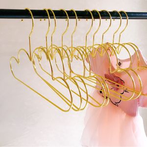 5 unids Nordic Gold Iron Mini Coat Hanger Cloud Shape Wall Hook Organizador de almacenamiento Herramienta de decoración para Baby Kid Ropa Vestido Toalla 201111