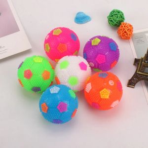 6.5cm Kid Led Football Bouncy Ball Pu anillo Flash Massage Ball Fútbol Bola Clean dientes de los dientes interactivos