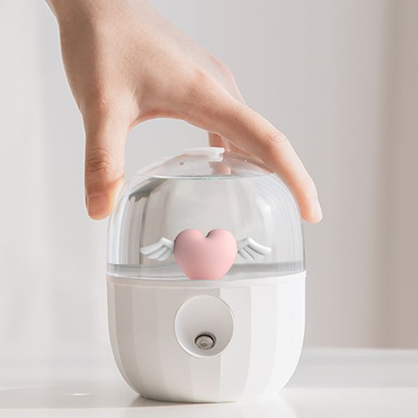 Romantic aromatherapy humidifier with dimmable light, USB-powered for home or car use, featuring a pet bottle design and mist maker function