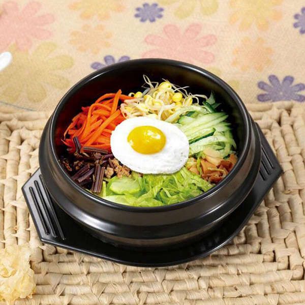 Classic Korean stone pot sets for bibimbap and ramen, including trays, in 610ml, 1100ml, and 1500ml sizes