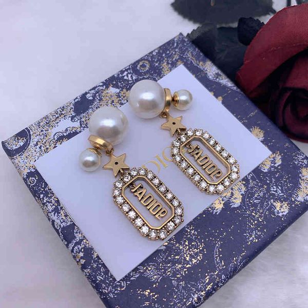 Elegant women's letter-shaped pearl earrings in 925 silver with high-quality needle design