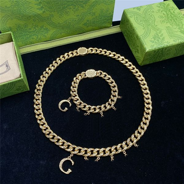Stylish letter pendant necklace with metal chain and gift box, high-quality thick design