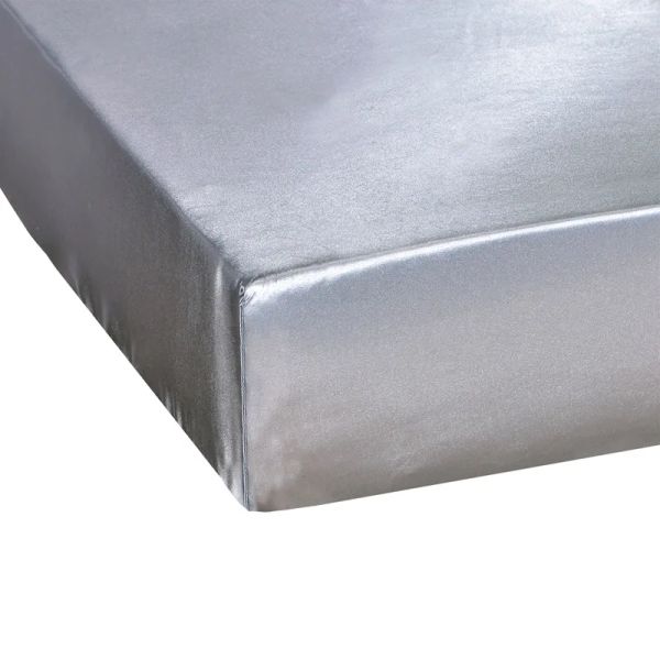 Elastic fitted white and black satin bed sheet with pockets for single, queen, or king size beds measuring 90x150 or 180x200 cm