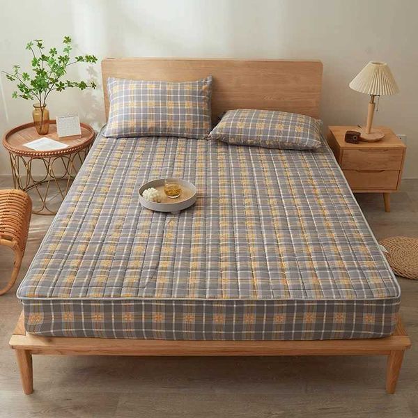 Waterproof thick bed pad protector, washable and dustproof, ideal for sheets, covers, and cotton pads