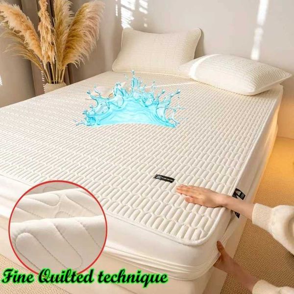 Breathable, mite-resistant waterproof mattress protector made with baby-safe soybean fiber for beds
