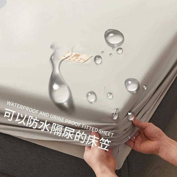 Waterproof polyester bed cover for full-size mattresses, ideal for protecting beds in family and kids' rooms