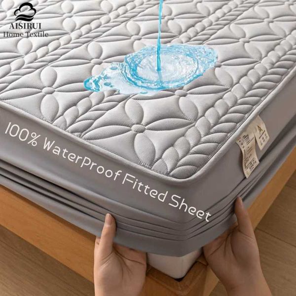 Waterproof thick mattress cover in solid colors, anti-mite and antibacterial, ideal for home bedding use