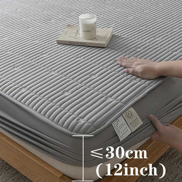 Waterproof thick embroidered bed cover, breathable and skin-friendly, fits 140/160/180x200cm beds