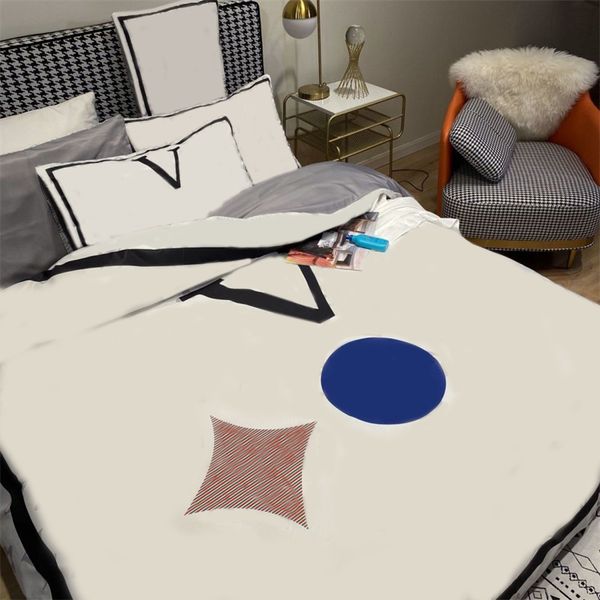 White and black mixed color bedding set with unique European-style patterns, trendy for king/queen size, popular among youth, 4-piece designer collection