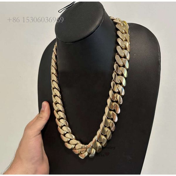 Hip Hop Jewelry Chain 14K 25Mm 24" 700G 999 Sier Pain Cuban Chain With Iced Out Moissanite Lock Iced Out Cuban Link Chain
Hip Hop Jewelry Chain 14K 25Mm 24" 700G 999 Sier Pain Cuban Chain With Iced Out Moissanite Lock Iced Out Cuban Link Chain
