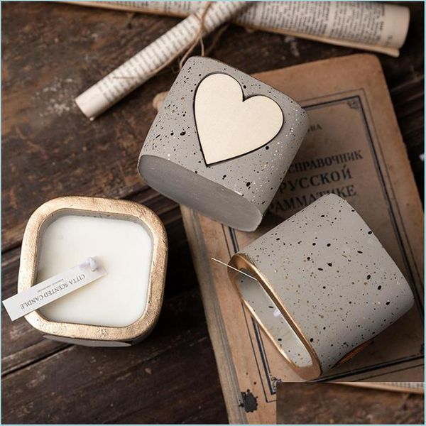 Handcrafted scented personalized Christmas candles made from natural soy wax, perfect as gifts for women with home delivery in 2021