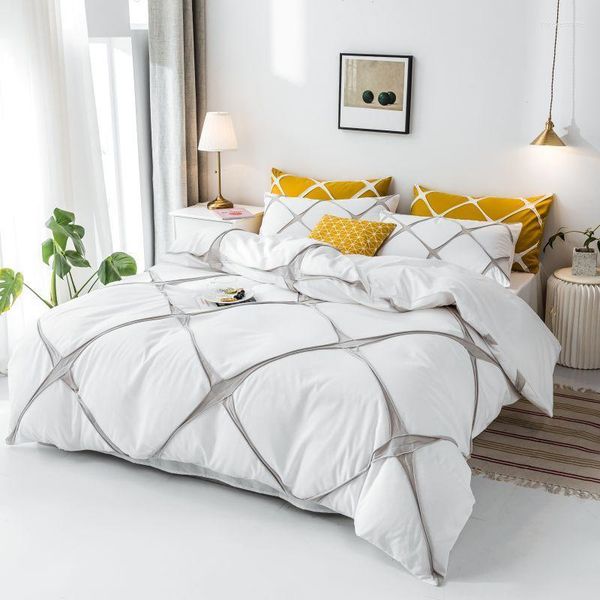Bedding sets featuring white Euro-style plaid patterns for queen and king size beds