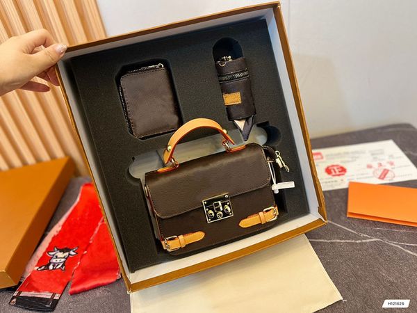 designer bag leather backpack bag womens vintage retro letter flower printing backpacks bags fashion casual small back pack style 3-piece se
designer bag leather backpack bag womens vintage retro letter flower printing backpacks bags fashion casual small back pack style 3-piece se