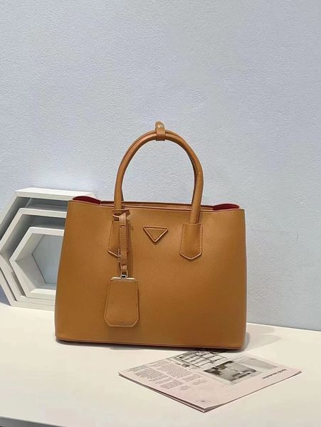designer designer tote bag shoulder large handbags leather open hard bucket crossbody bag women 2 size classic triangle decoration 12v4po
designer designer tote bag shoulder large handbags leather open hard bucket crossbody bag women 2 size classic triangle decoration 12v4po