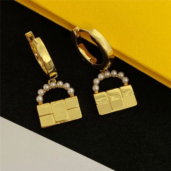stylish bag pendant studs pearl handbag ear hoops letter golden danglers women designer earrings eardrops with box birthday gift 1lrrj, Golden;silver
stylish bag pendant studs pearl handbag ear hoops letter golden danglers women designer earrings eardrops with box birthday gift 1lrrj, Golden;silver