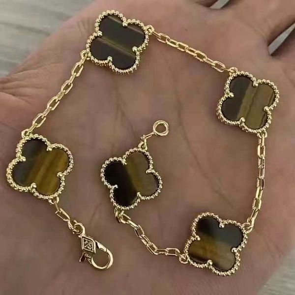 charm bracelets luxury clover designer bracelet pearl 4 leaf 18k gold laser brand bangle necklace earrings wedding a 3y87j, Golden;silver
charm bracelets luxury clover designer bracelet pearl 4 leaf 18k gold laser brand bangle necklace earrings wedding a 3y87j, Golden;silver