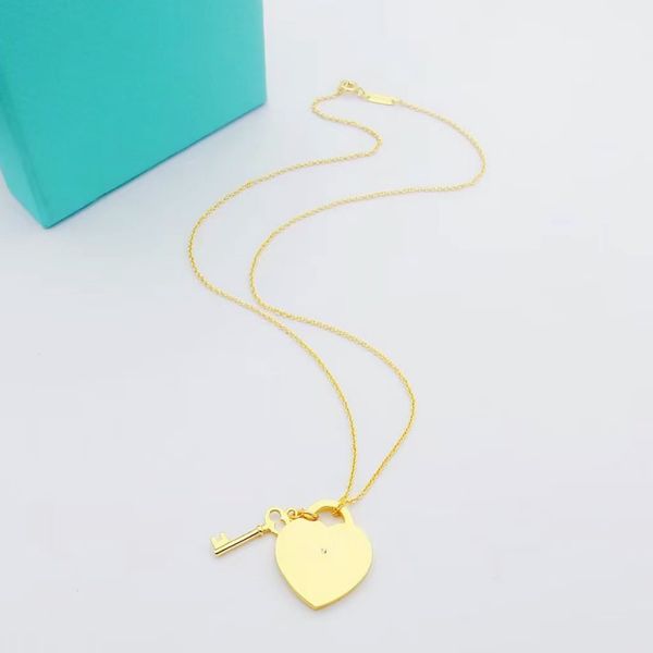 famous brand designer women's love key necklace luxury classic peach heart pendant girl valentine's day gift jewelry with box 2d0f, Silver
famous brand designer women's love key necklace luxury classic peach heart pendant girl valentine's day gift jewelry with box 2d0f, Silver