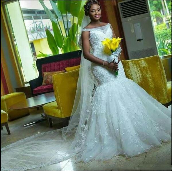 2017 rich african formal off shoulder mermaid wedding gowns lace applique beauty women bridal dress with veil, White
2017 rich african formal off shoulder mermaid wedding gowns lace applique beauty women bridal dress with veil, White