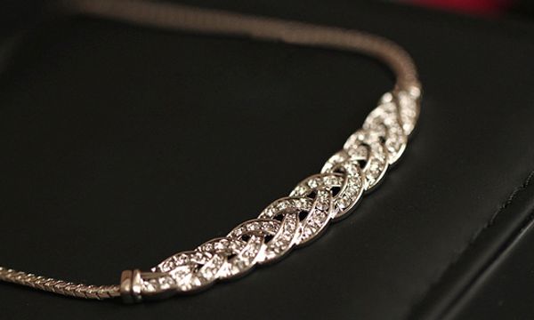 wholesale-new fashion gold&silver rhinestone necklaces for women 2015 statement metal choker collar pendants necklace vintage jewelry, Golden;silver
wholesale-new fashion gold&silver rhinestone necklaces for women 2015 statement metal choker collar pendants necklace vintage jewelry, Golden;silver